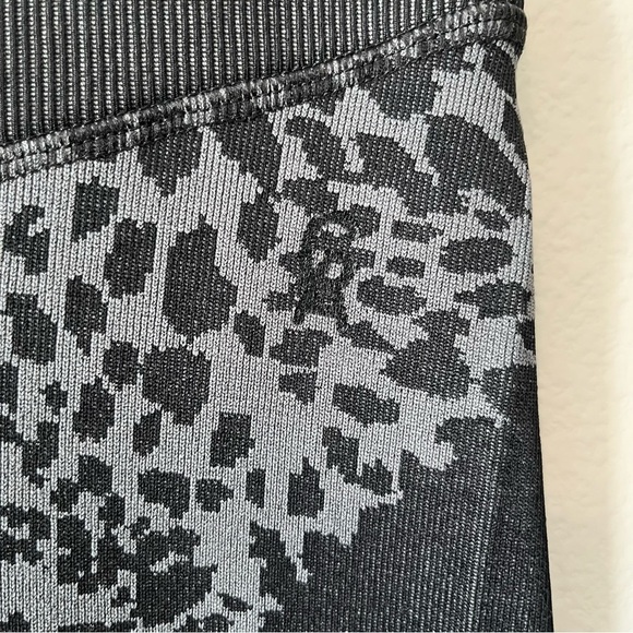 Good American Active Leopard Seamless 7/8 Leggings Black/Gray Size 2/3 = M/L - Picture 7 of 13